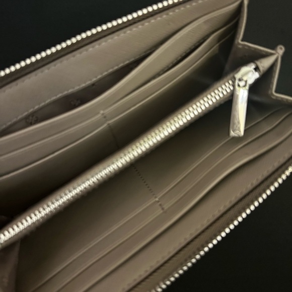 Tory Burch Emerson Zip Wallet - Picture 3 of 3